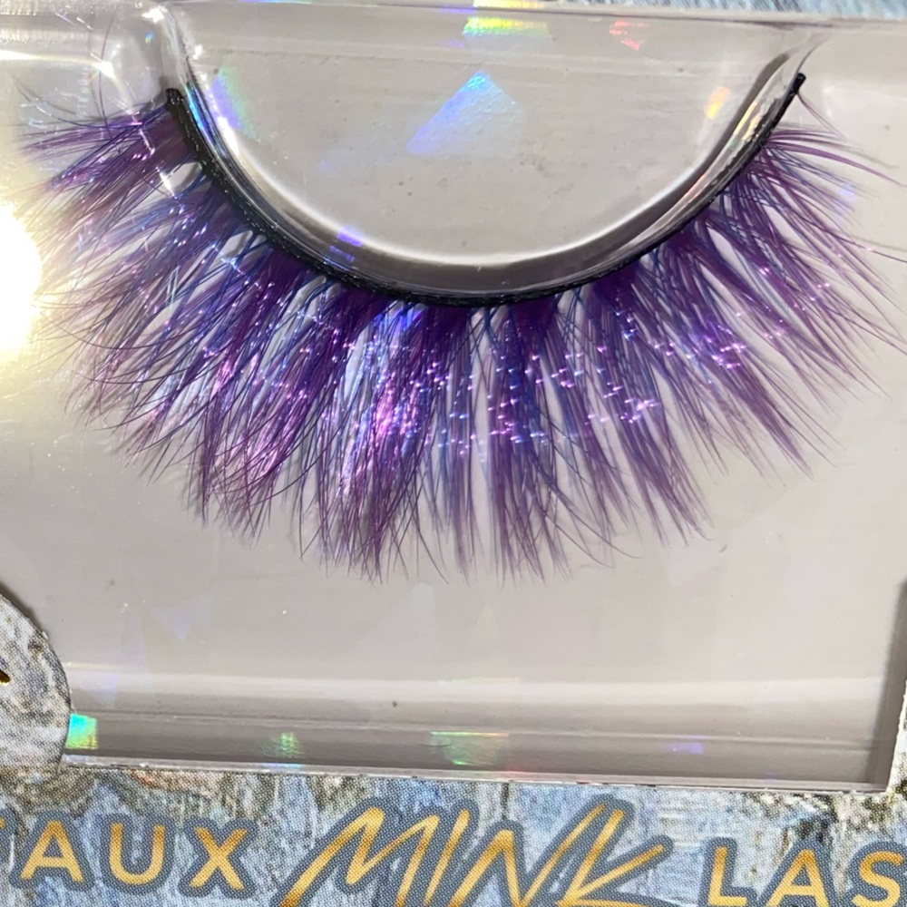 Purple Lashes - Picture 5 of 5